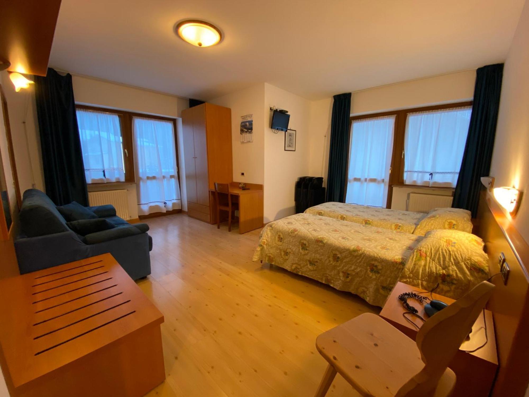 Garni Ladinia Hotel เปสกูล ภายนอก รูปภาพ